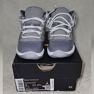 7c cool Grey 11s